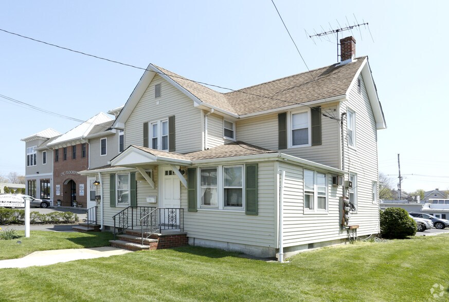 34 Taylor Ave, Manasquan, NJ à louer - Photo du bâtiment - Image 1 de 2