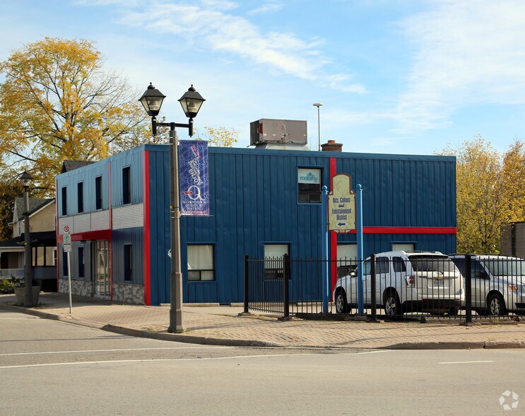 4786 Queen St, Niagara Falls, ON à louer - Photo du bâtiment - Image 2 de 8