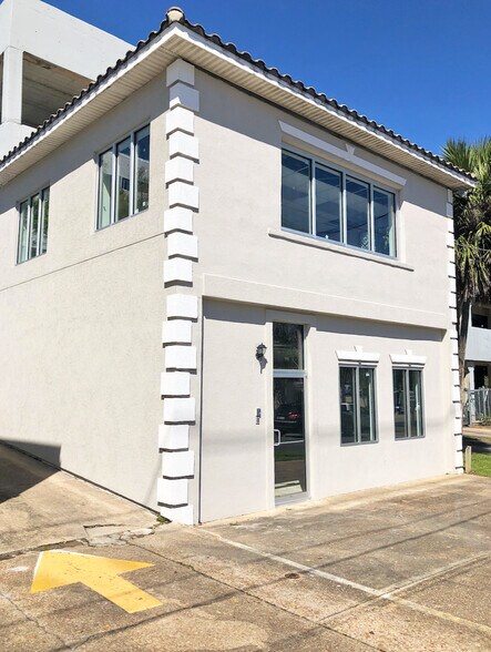 226 N Duval St, Tallahassee, FL à louer - Photo du bâtiment - Image 3 de 6