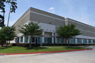 5150 Greens Rd, Houston, TX à louer Photo du bâtiment- Image 1 de 6