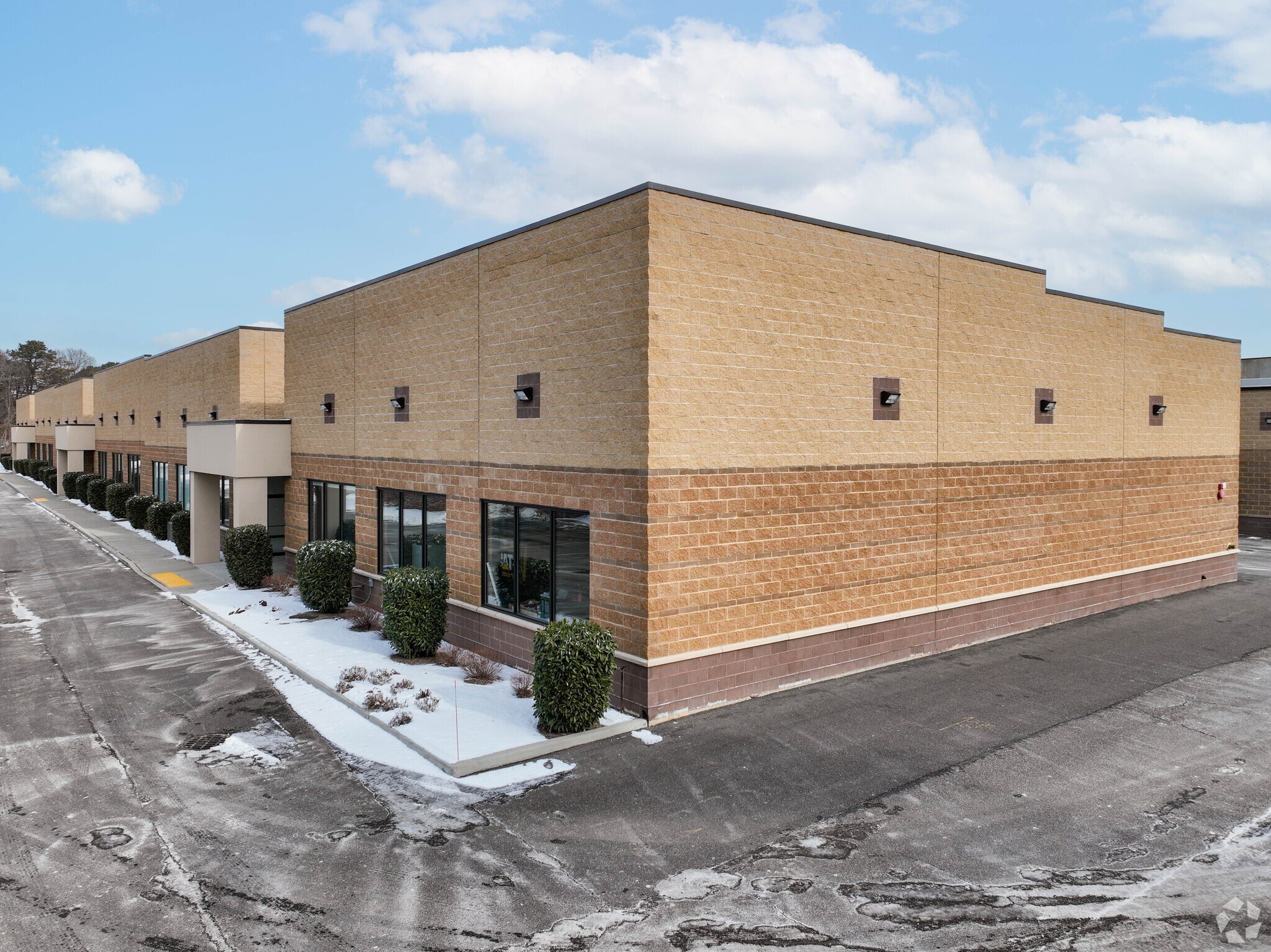 78 Horseblock Rd, Yaphank, NY à vendre Photo principale- Image 1 de 22