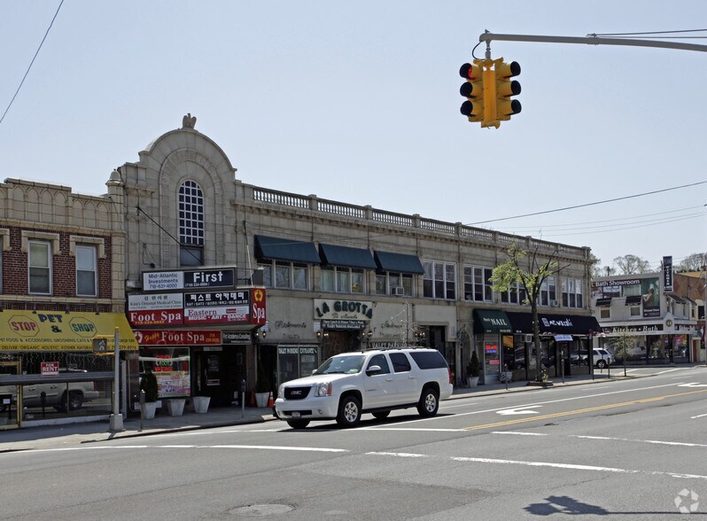 25402 Northern Blvd, Little Neck, NY à louer - Photo du bâtiment - Image 3 de 11