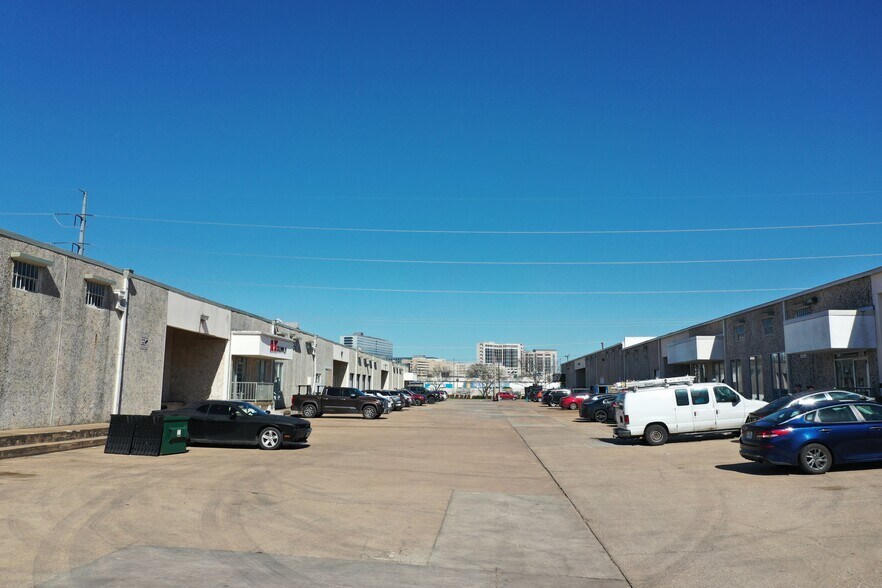 2777 Irving Blvd, Dallas, TX à louer - Photo du bâtiment - Image 2 de 8