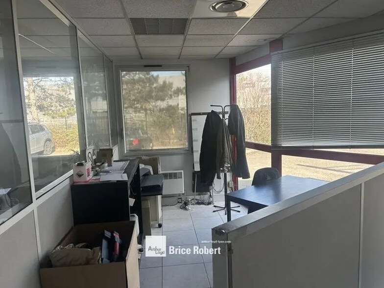 Industrial in Décines-Charpieu for lease - Interior Photo - Image 3 of 12