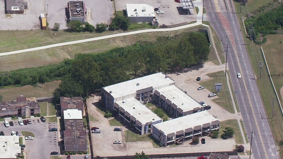 7901 NE 10th St, Midwest City, OK for sale - Aerial Video - Image 2 of 16