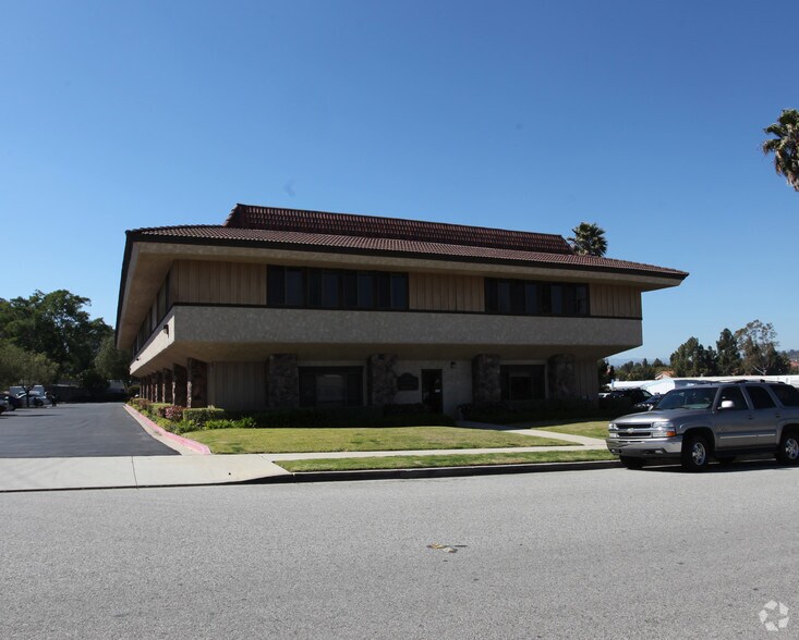 155 Granada St, Camarillo, CA for lease - Building Photo - Image 2 of 5