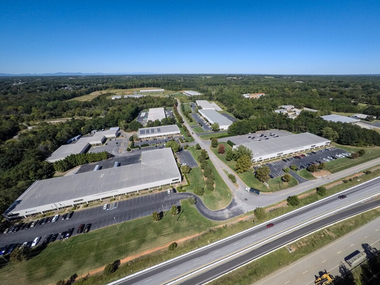 140 Corporate Dr, Spartanburg, SC for lease - Building Photo - Image 1 of 15