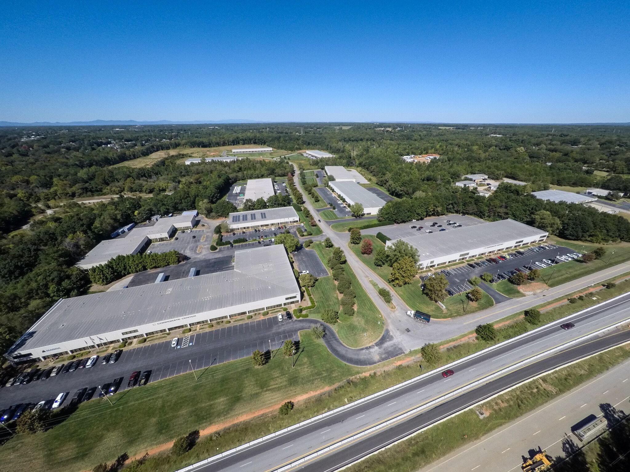 140 Corporate Dr, Spartanburg, SC for lease Building Photo- Image 1 of 17