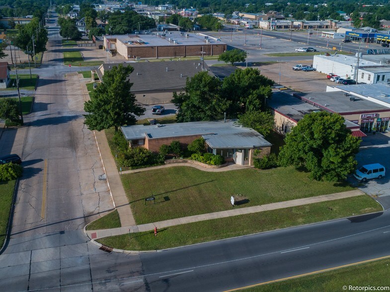 1002 W Gore Blvd, Lawton, OK à vendre - Photo du bâtiment - Image 2 de 8