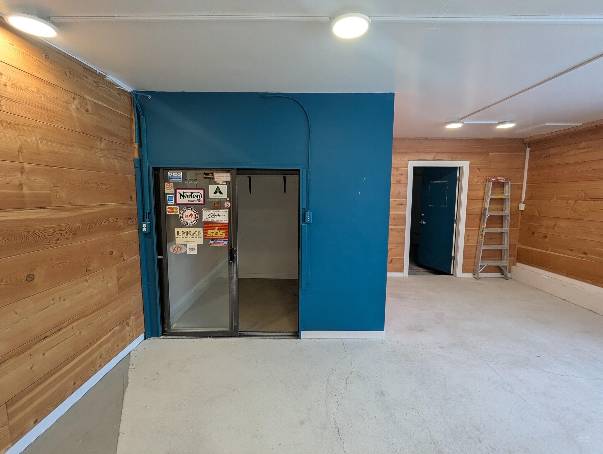 2000 Douglas St, Victoria, BC à louer Photo intérieure- Image 1 de 5