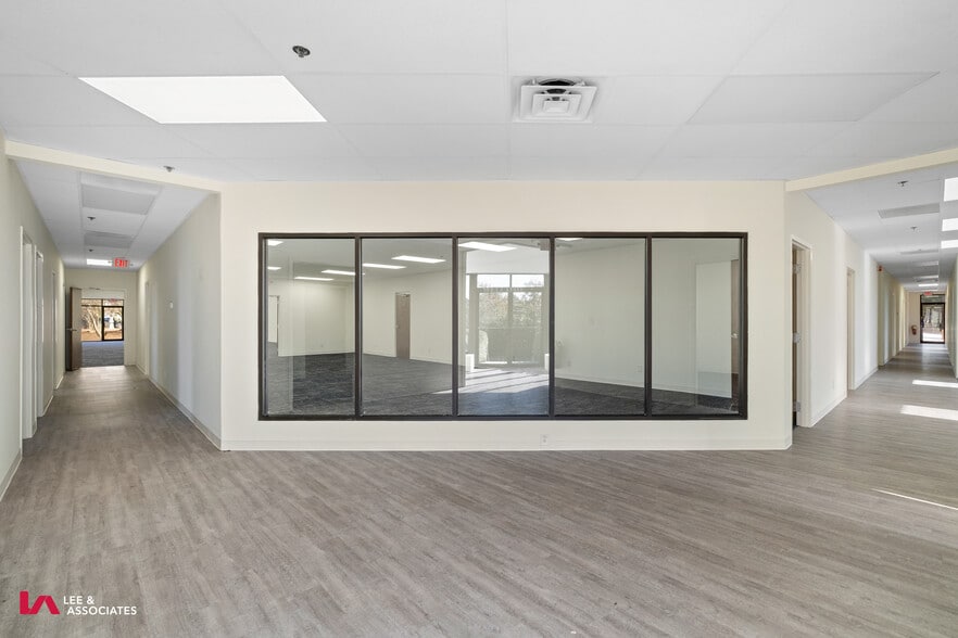 1202 Royal Dr, Conyers, GA à louer - Photo du bâtiment - Image 3 de 13