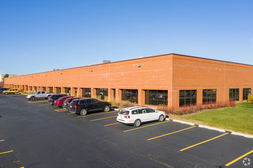 940-972 Northpoint Blvd, Waukegan, IL for lease - Primary Photo - Image 1 of 14