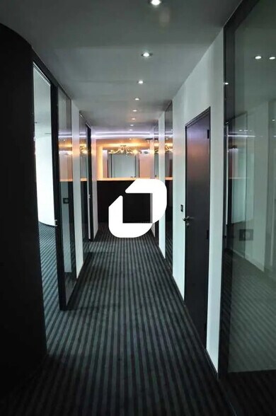 Bureau dans Grigny à louer - Photo du bâtiment - Image 3 de 9