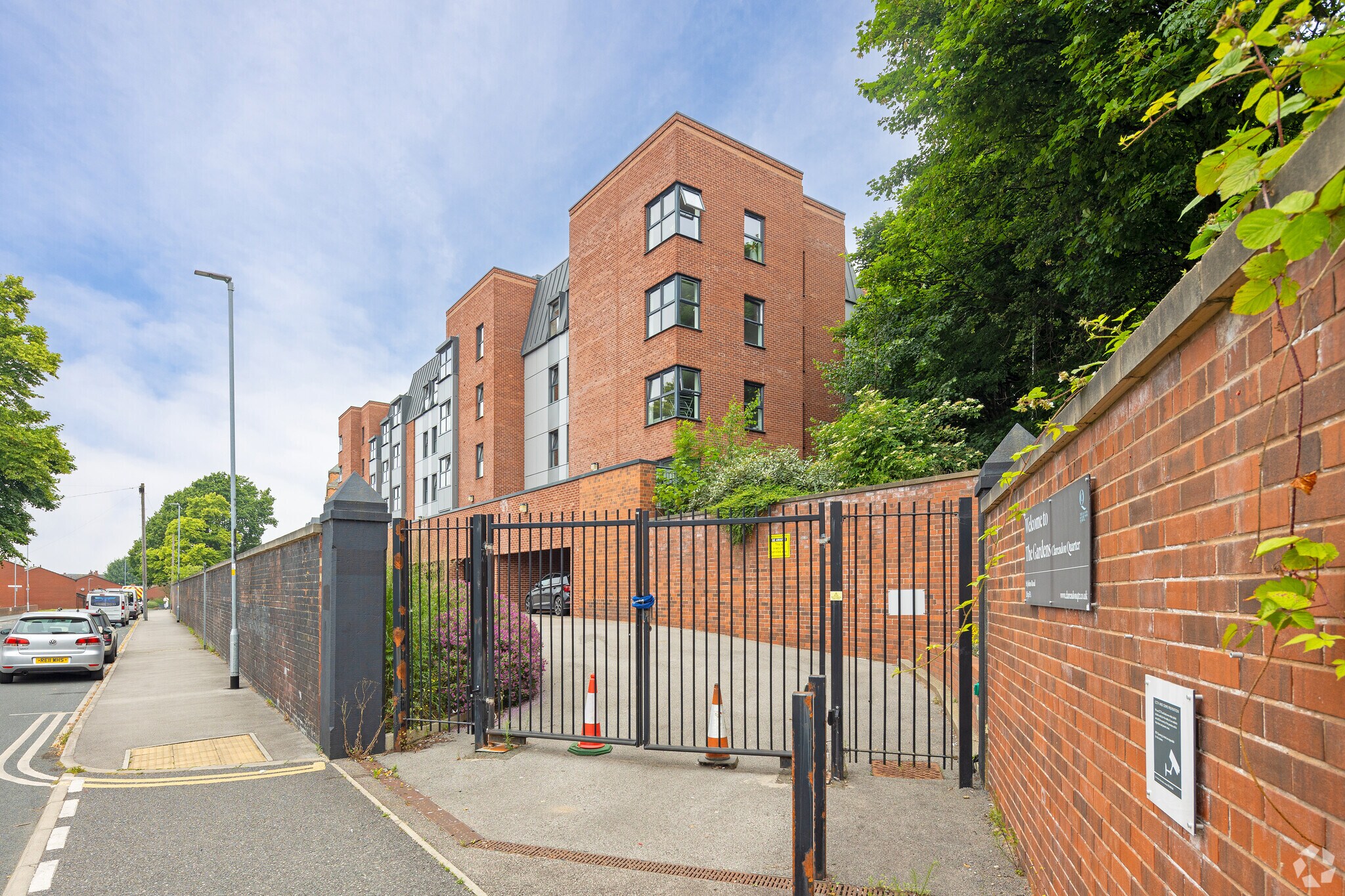 St Johns Rd, Leeds for sale Primary Photo- Image 1 of 5