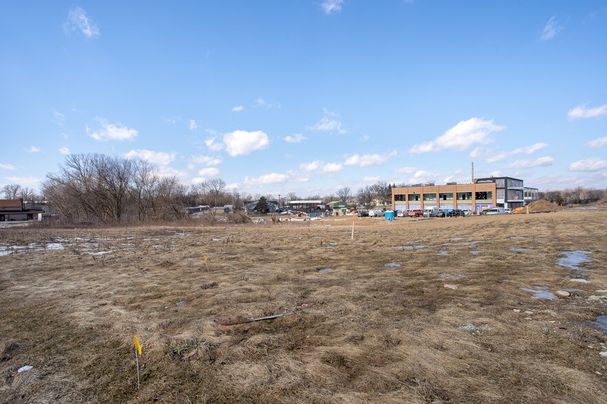 7880 Andersonville Rd, Clarkston, MI à louer - Photo du bâtiment - Image 2 de 2