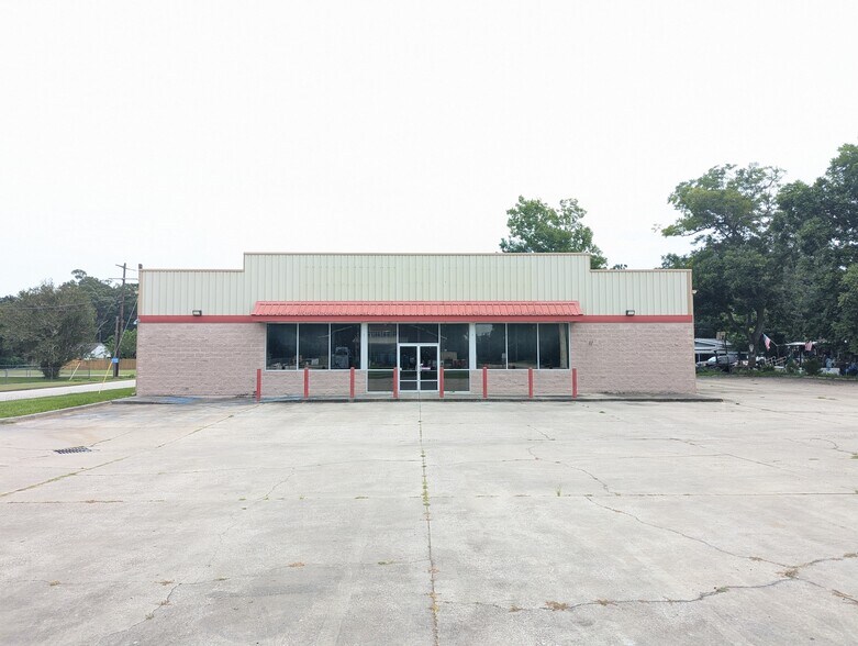 411 E Main St, Daisetta, TX à vendre - Photo du bâtiment - Image 3 de 22