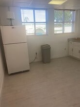 5901 NW 151st St, Miami Lakes, FL à louer Photo du bâtiment- Image 2 de 14