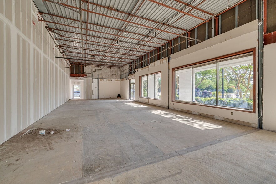 5501-5555 Roosevelt Blvd, Clearwater, FL for lease - Interior Photo - Image 1 of 16