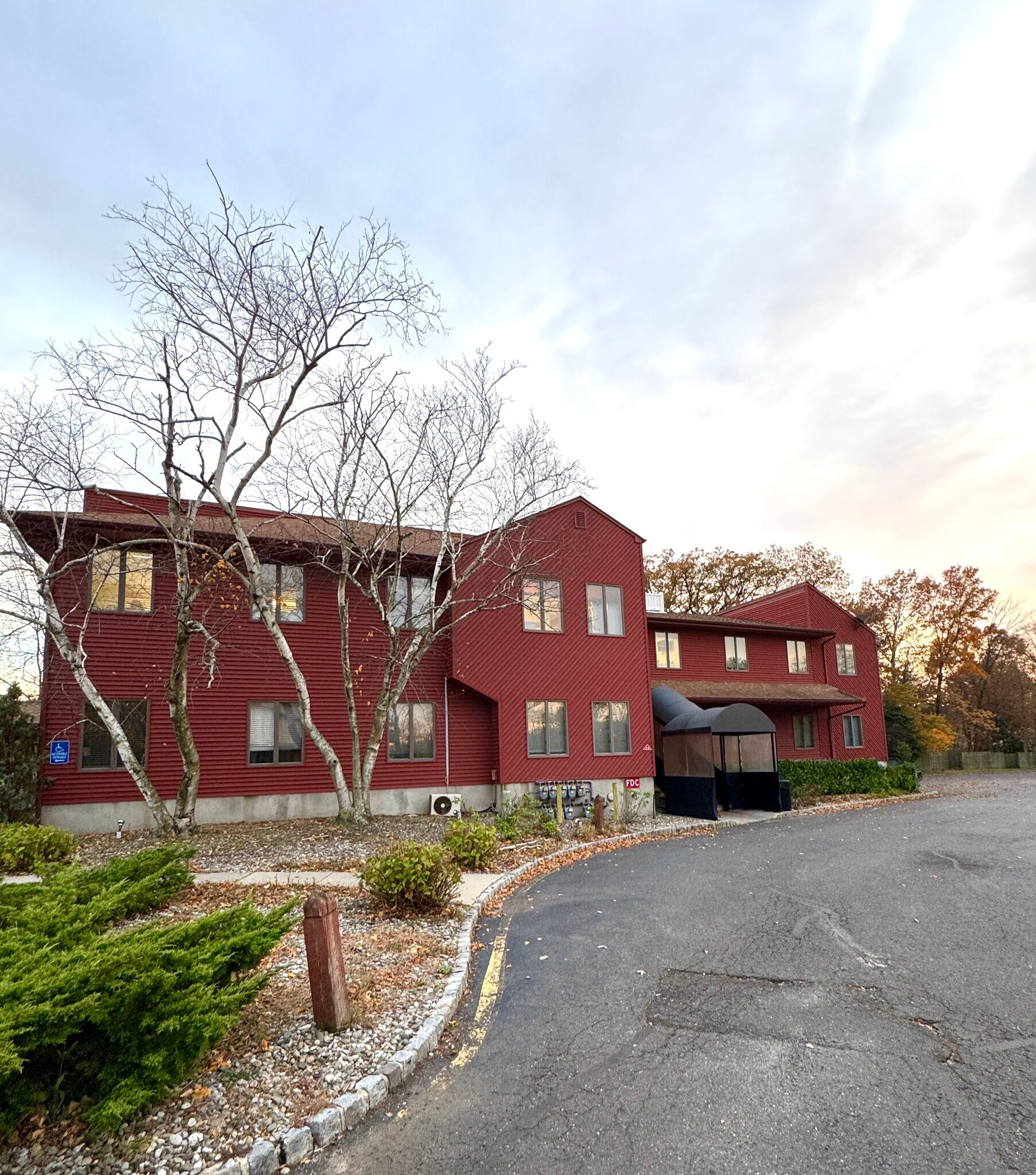 223 Monmouth Rd, West Long Branch, NJ à louer Photo du bâtiment- Image 1 de 7