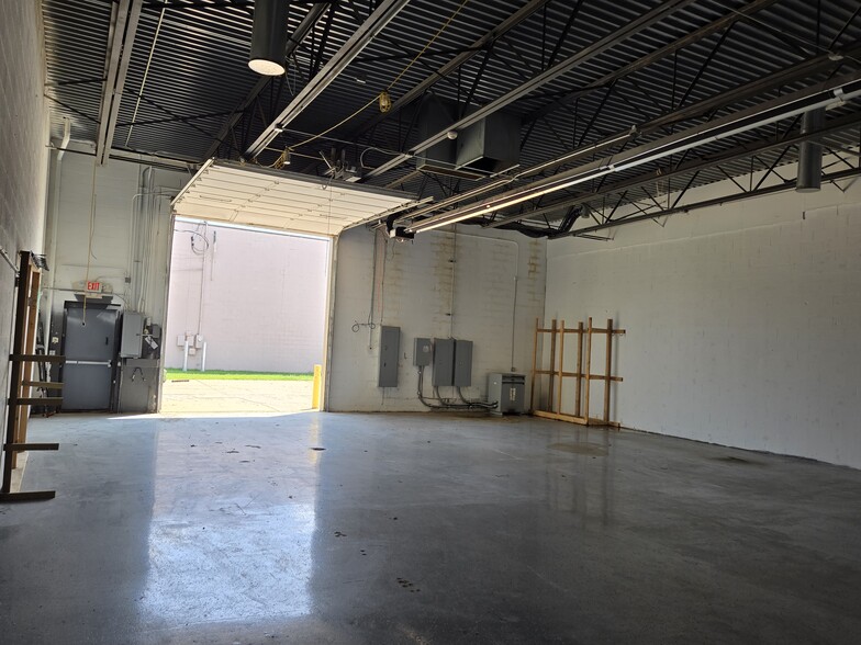 22693-22711 Morelli Dr, Clinton Township, MI for lease - Building Photo - Image 2 of 9