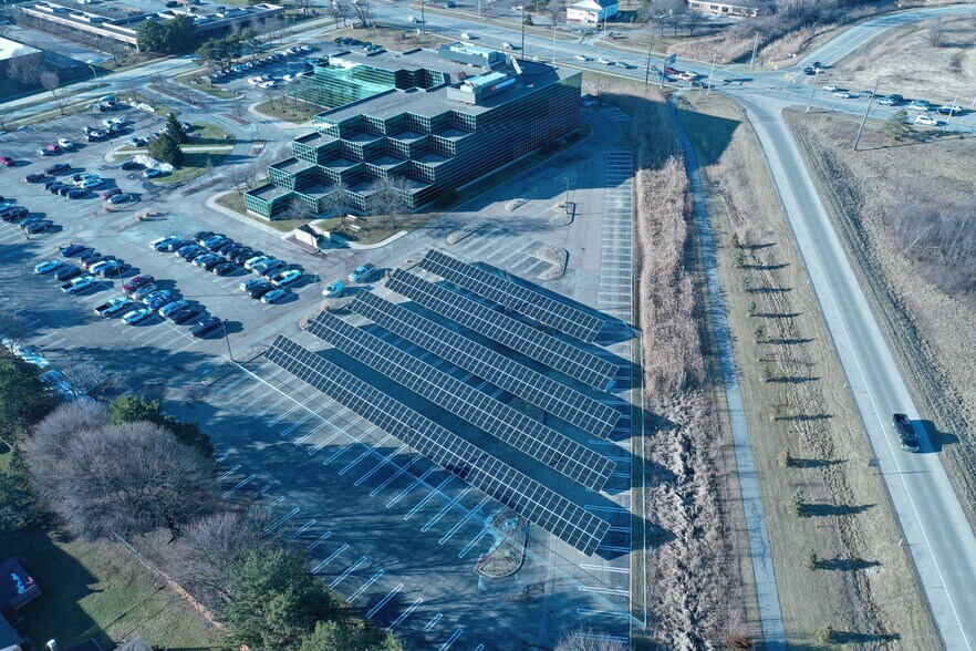 38777 W 6 Mile Rd, Livonia, MI à louer - Photo du bâtiment - Image 2 de 16