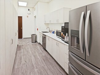 Plus de détails pour 332 N Harrison St, Davenport, IA - Coworking à louer