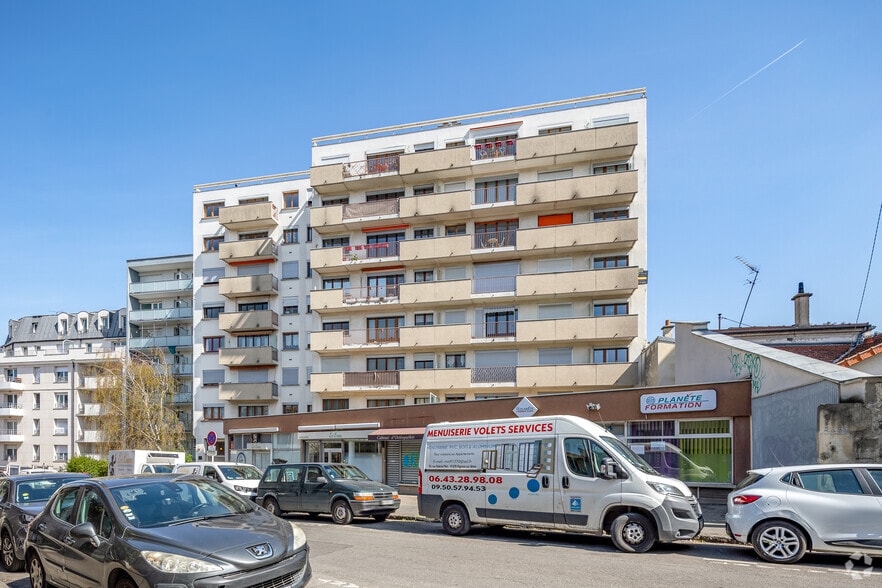 59 Rue Du Général Leclerc, Le Kremlin-Bicêtre for sale - Primary Photo - Image 1 of 10