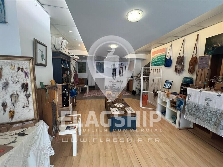 Retail in Suresnes for lease - Interior Photo - Image 3 of 7