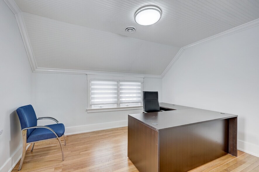 2520 Rochester Rd, Royal Oak, MI à louer - Photo du bâtiment - Image 2 de 27