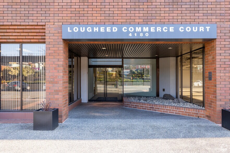 4190 Lougheed Hwy, Burnaby, BC à louer - Photo du bâtiment - Image 2 de 8
