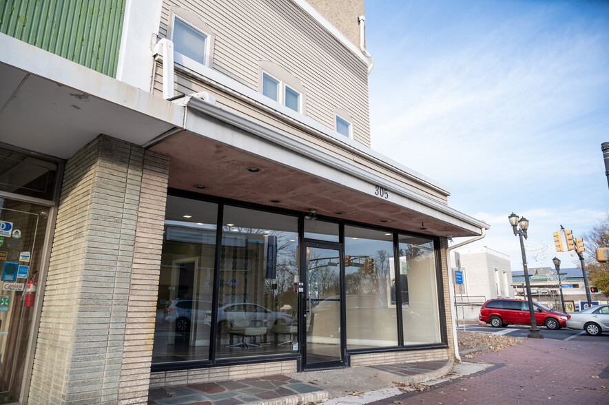 305 Main St, Lakewood, NJ for lease - Building Photo - Image 3 of 15