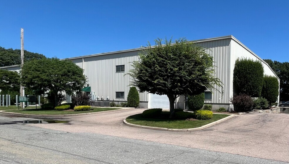 69 Illinois Ave, Warwick, RI à louer - Photo du bâtiment - Image 3 de 13