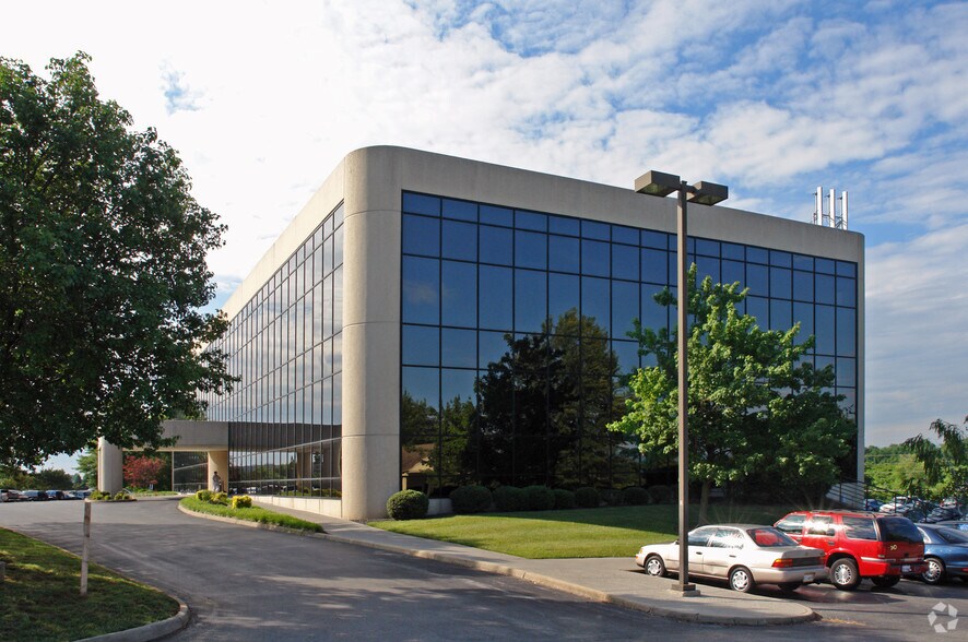 4910 Valley View Blvd, Roanoke, VA à vendre - Photo du bâtiment - Image 2 de 11