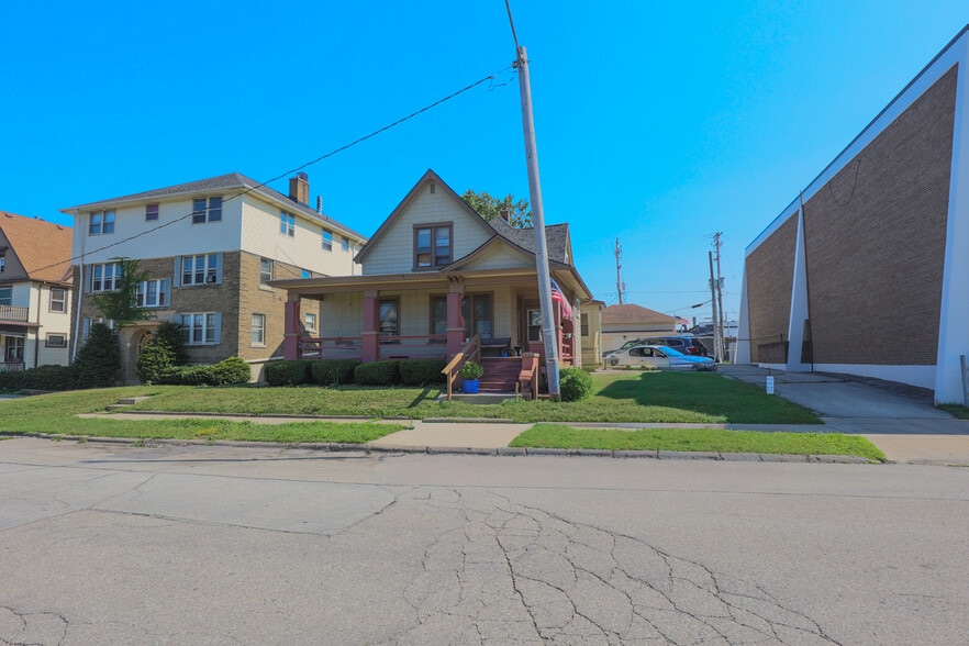919 Minnesota Ave, South Milwaukee, WI for sale - Building Photo - Image 2 of 45