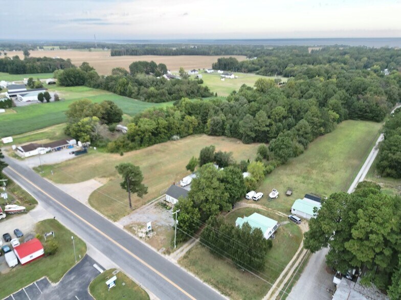 16445 General Puller Hwy, Deltaville, VA à vendre - Photo du bâtiment - Image 3 de 6