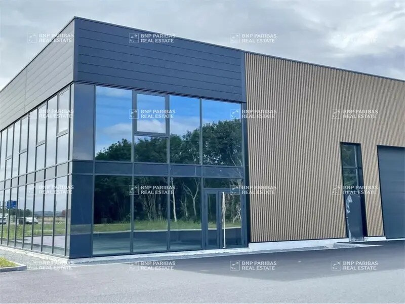 Flex in Ambérieux for lease Building Photo- Image 1 of 16