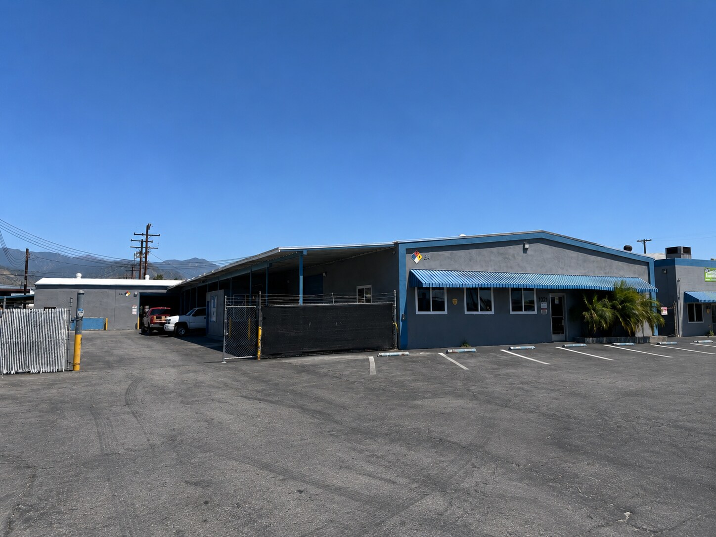 1021 W Kirkwall Rd, Azusa, CA à louer Photo du bâtiment- Image 1 de 4
