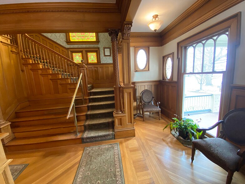 1838 Elm St, Manchester, NH à vendre - Photo du bâtiment - Image 3 de 7