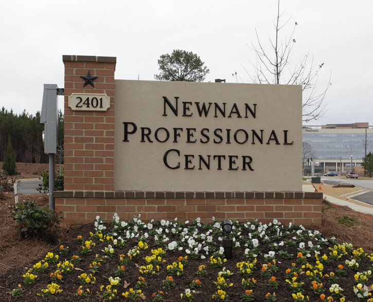 2401 Newnan Crossing Blvd, Newnan, GA for lease - Building Photo - Image 2 of 4