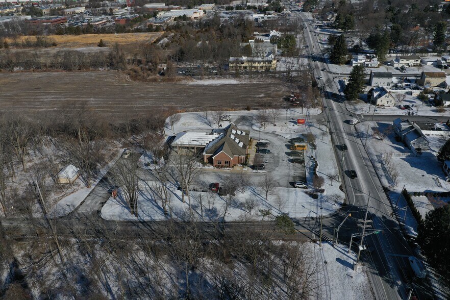 1373 NJ-27, Somerset, NJ à louer - Photo du bâtiment - Image 3 de 6