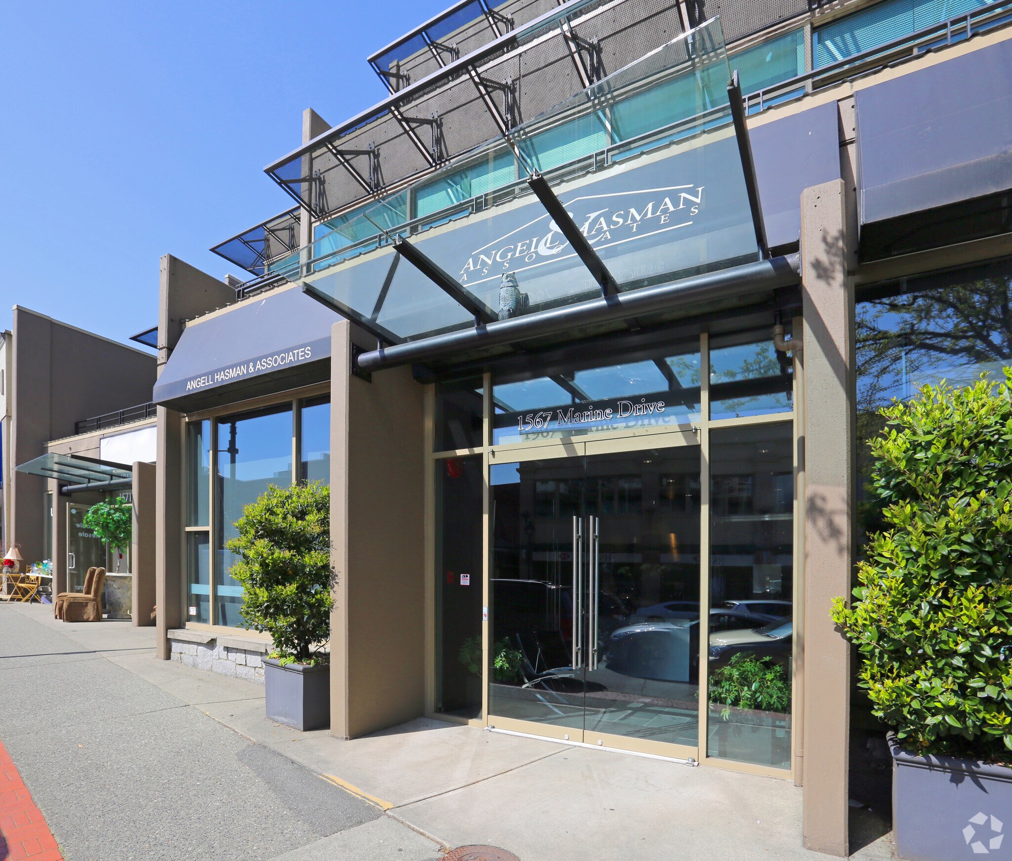 1549-1571 Marine Dr, West Vancouver, BC à vendre Photo principale- Image 1 de 1