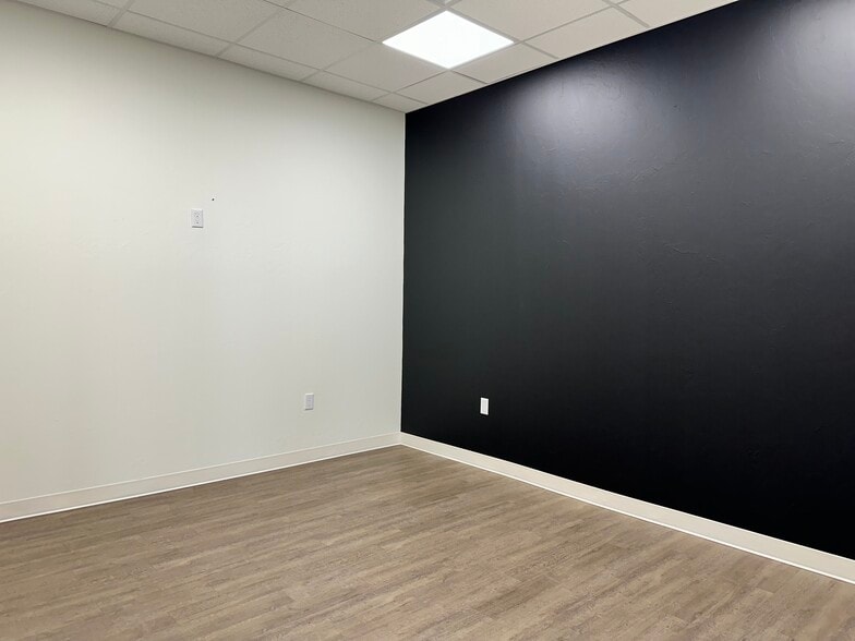 901 E Main St, Yukon, OK for lease - Building Photo - Image 3 of 42