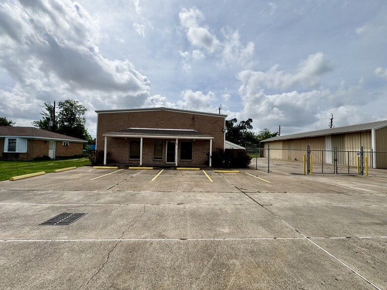 9123 Thomasville Dr, Houston, TX for lease - Building Photo - Image 1 of 26