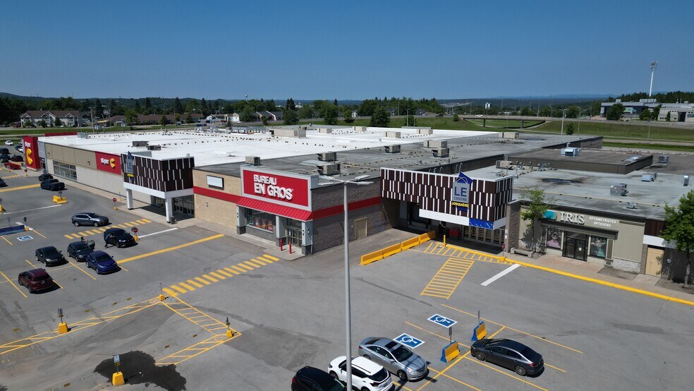 3460 Blvd Saint-Francois, Le Fjord-du-Saguenay, QC à louer - Photo du bâtiment - Image 1 de 4