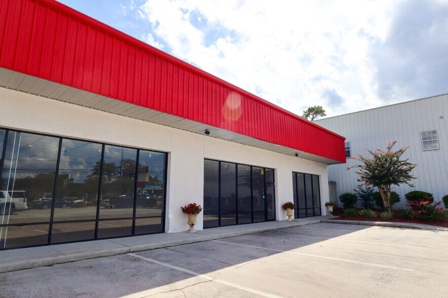 111 W Derenne Ave, Savannah, GA à louer - Photo du bâtiment - Image 3 de 5