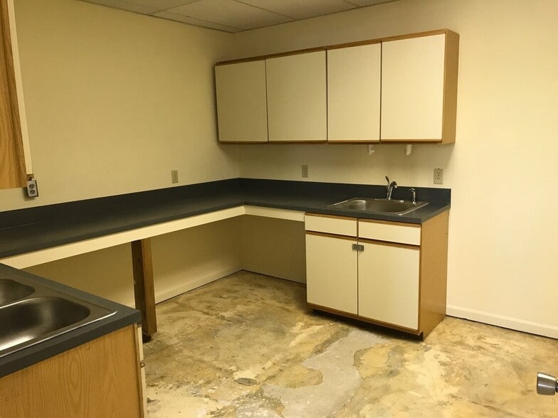 1934 16th St NE, Hickory, NC for lease - Building Photo - Image 3 of 10