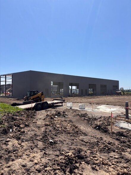 1305 SE 25th St, Grimes, IA for lease - Building Photo - Image 3 of 7