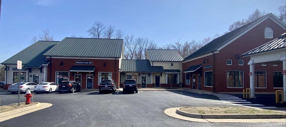 834 S King St, Leesburg, VA for lease - Building Photo - Image 2 of 2