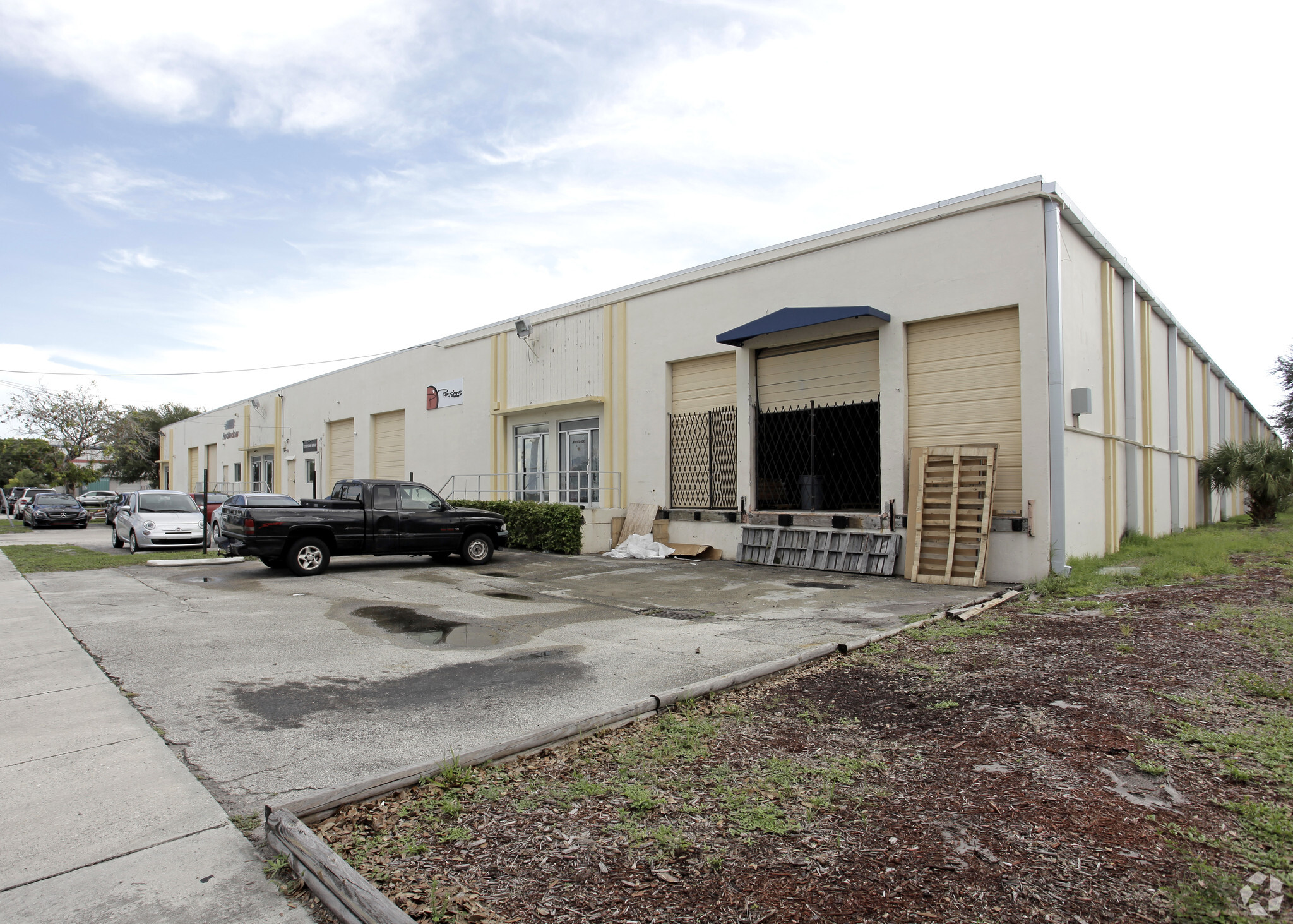 4095 N 28th Way, Hollywood, FL for lease Primary Photo- Image 1 of 28