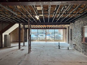 328 S Beverly Dr, Beverly Hills, CA for lease Interior Photo- Image 2 of 3